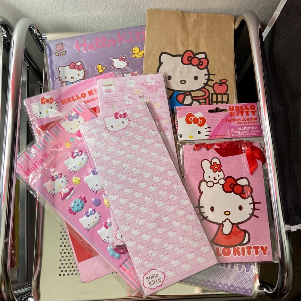Hello Kitty Stationary Bundle 🐱